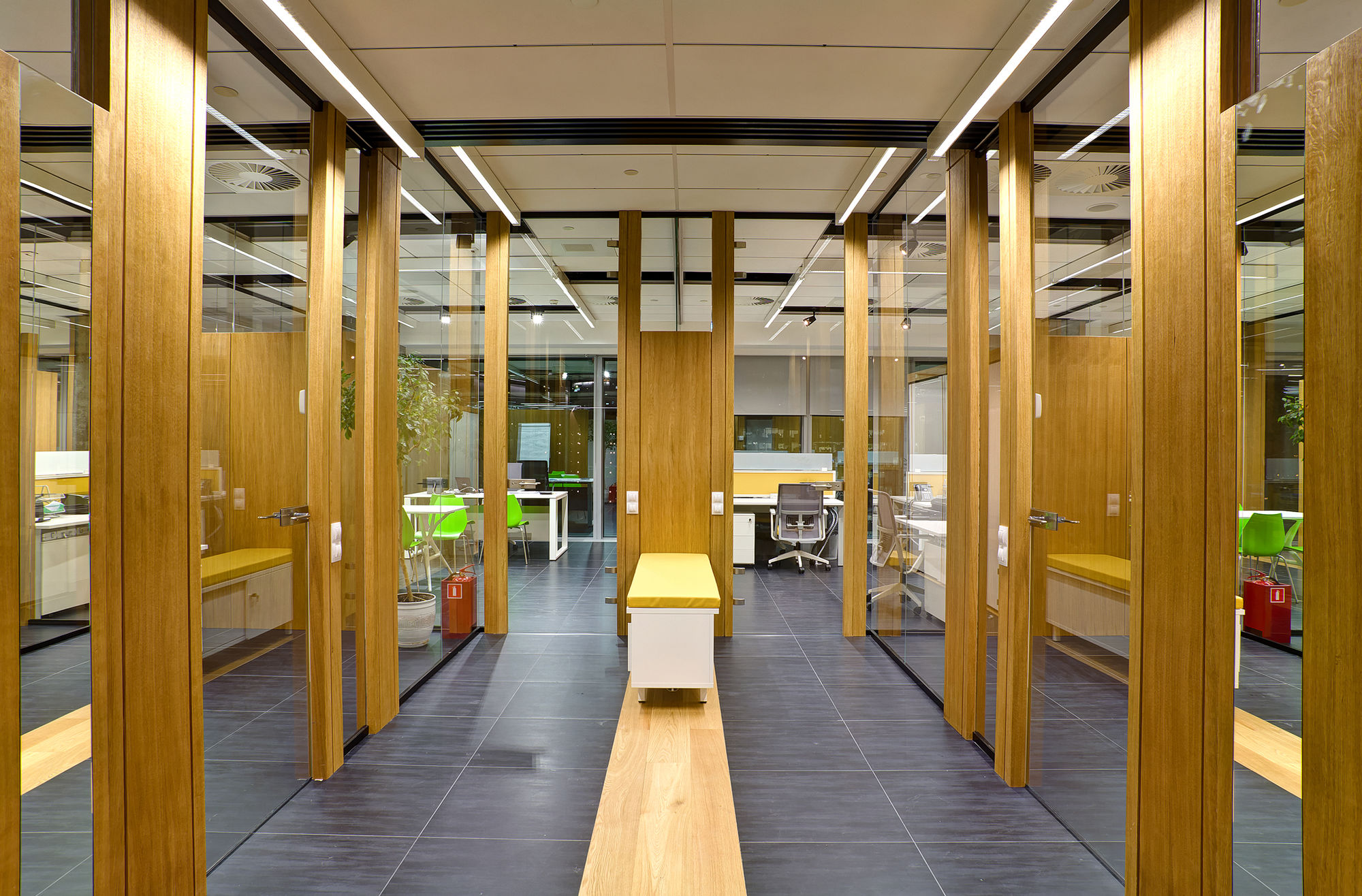 Фото Суцільноскляні двері