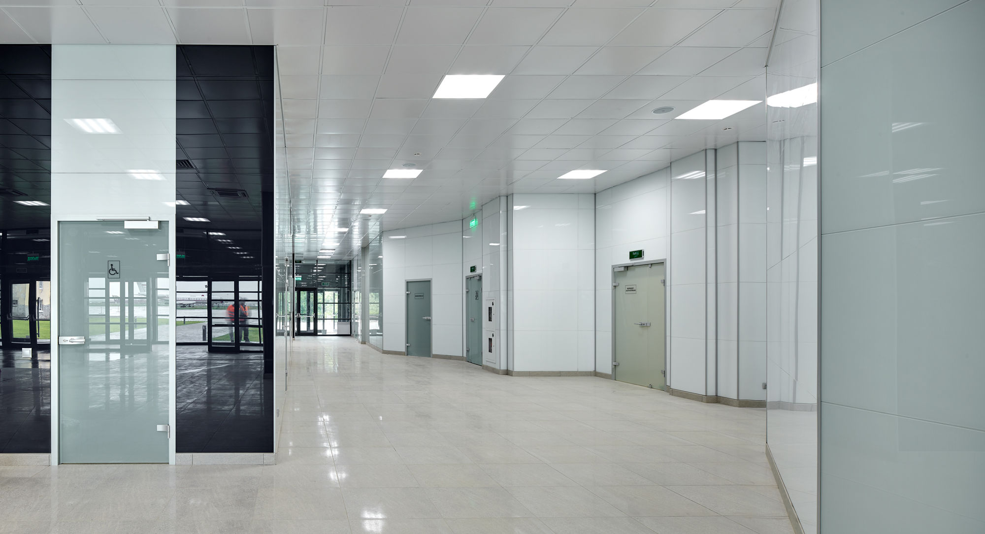 Фото Суцільноскляні двері