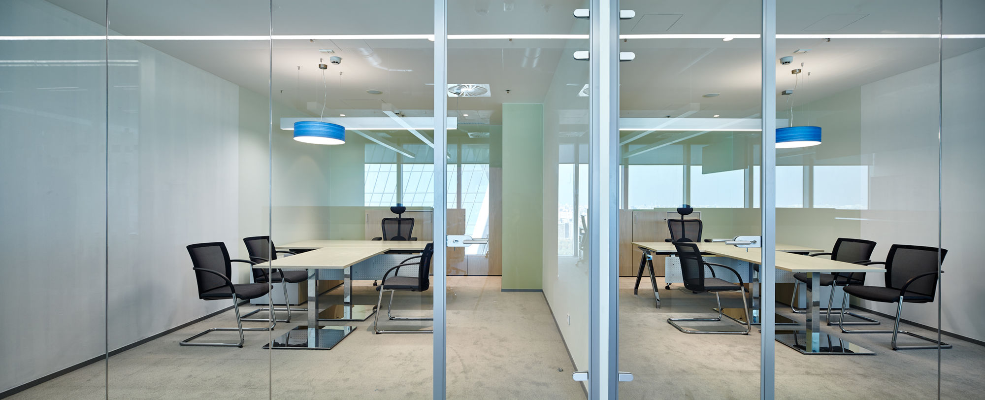 Фото Суцільноскляні двері