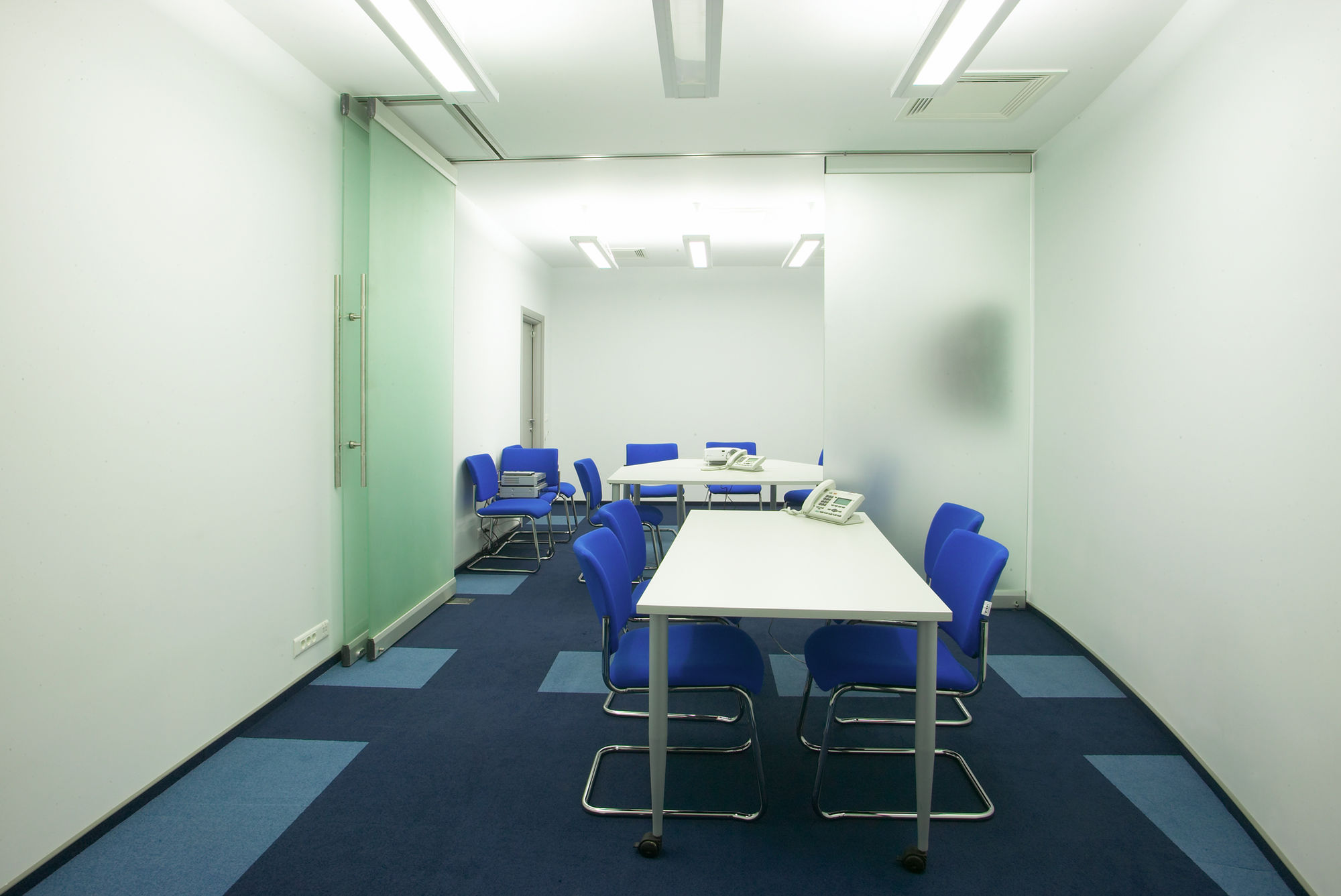 Фото Розсувні  суцільноскляні перегородки UALCOM Hufcor G3000