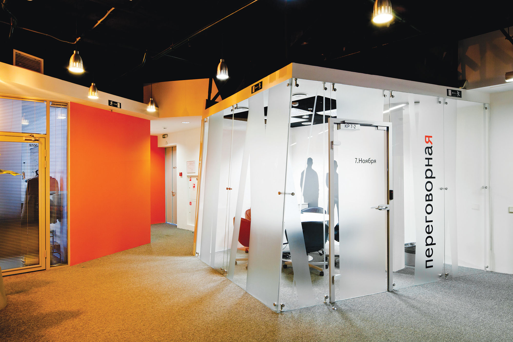 Фото Суцільноскляні перегородки UALCOM-Crystal