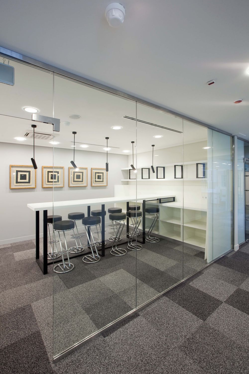 Фото Суцільноскляні перегородки UALCOM-Crystal