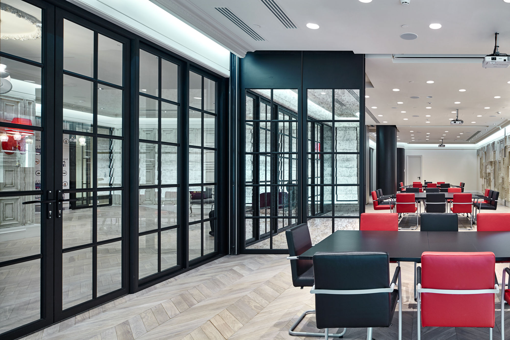 Фото Розсувні перегородки UALCOM Hufcor