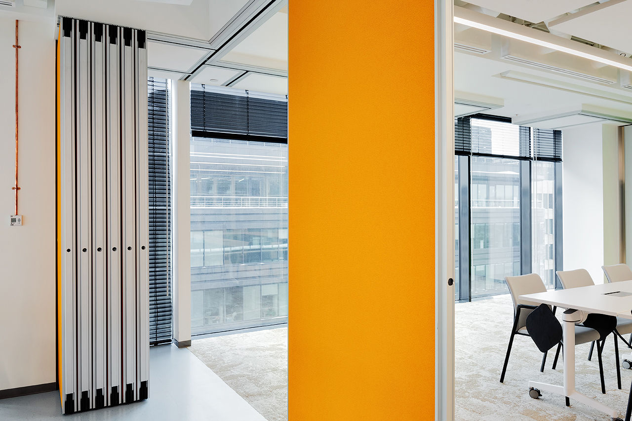 Фото Розсувні перегородки UALCOM Hufcor