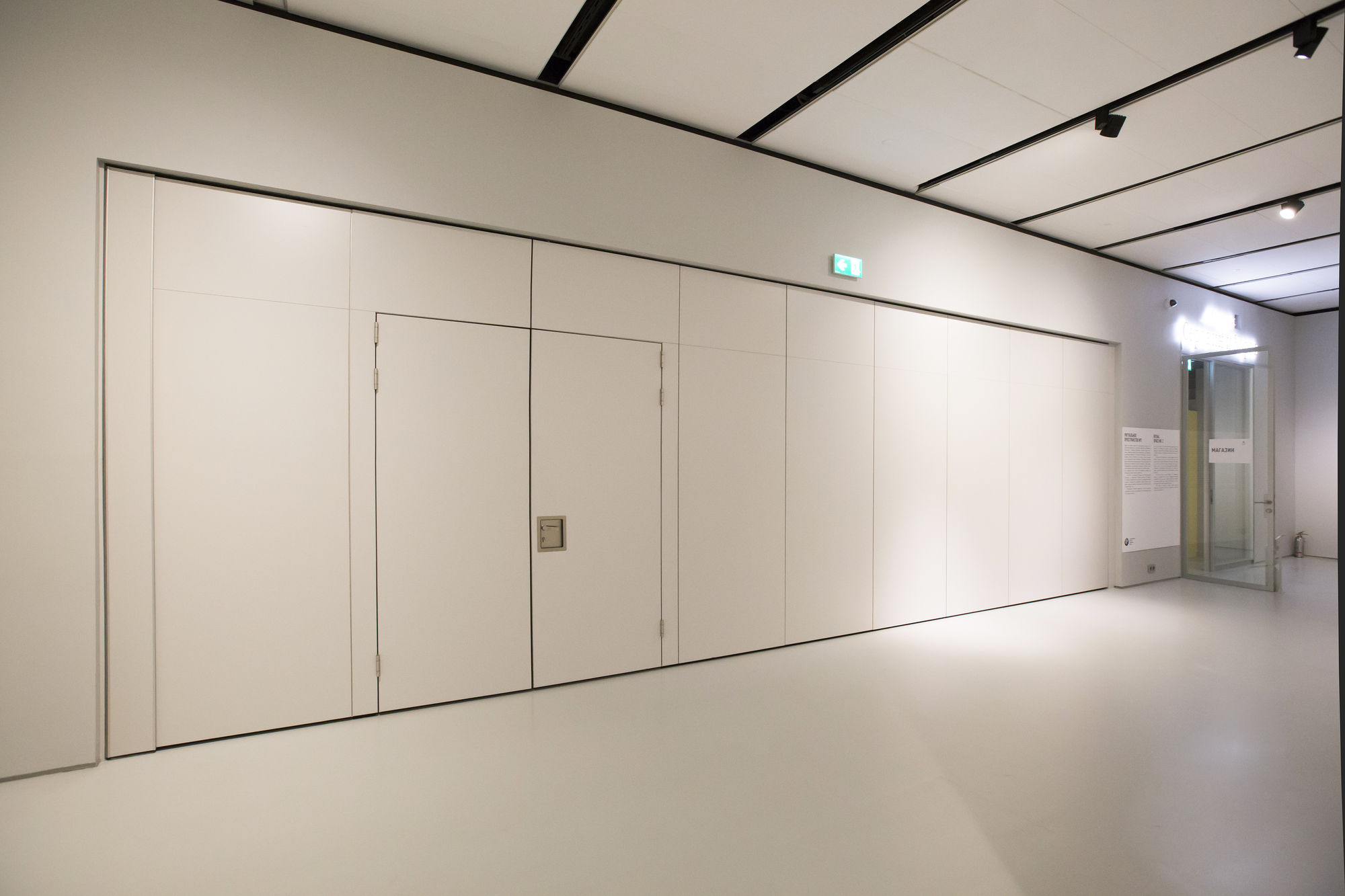 Фото Розсувні перегородки UALCOM Hufcor