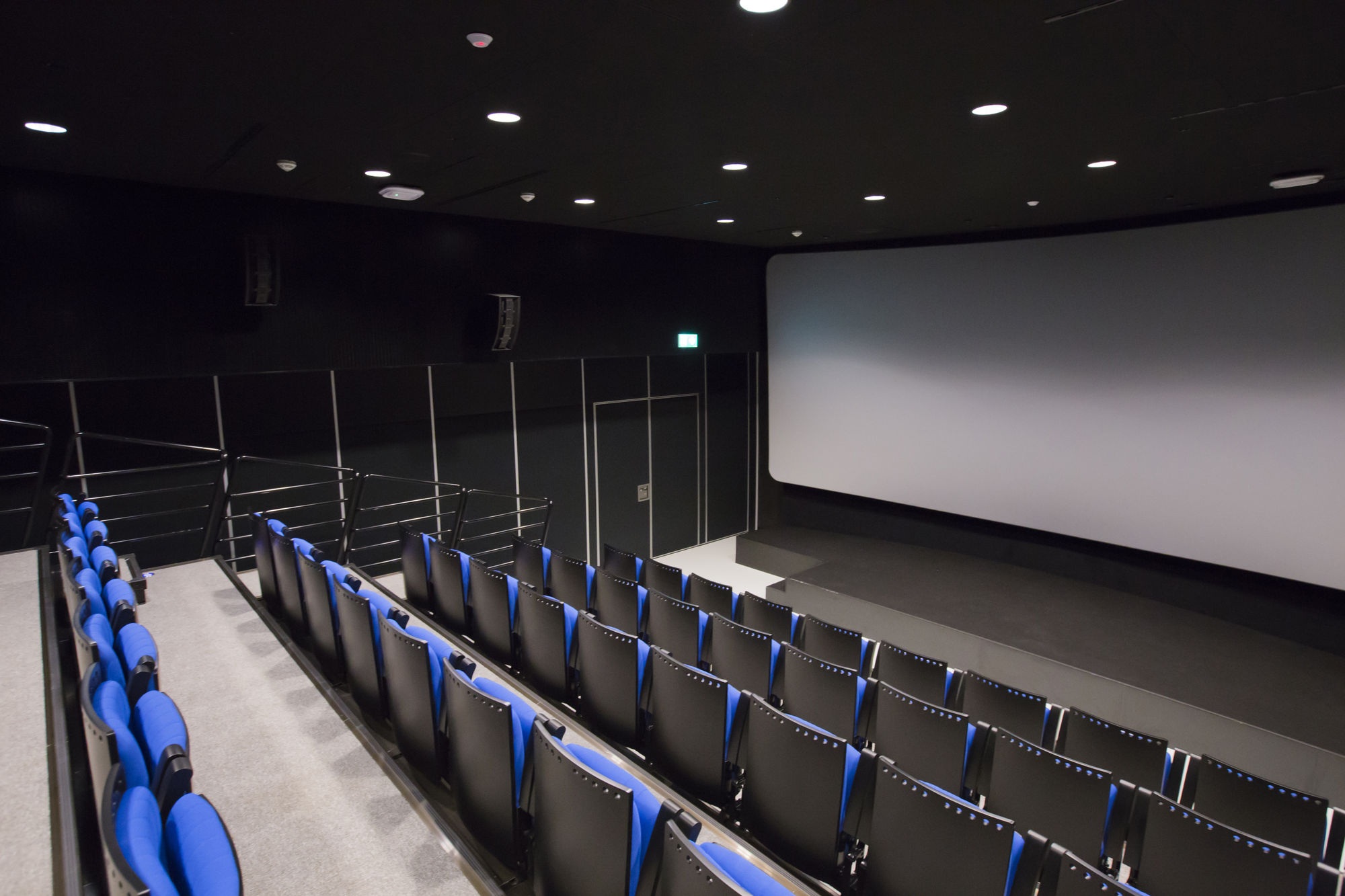 Фото Розсувні перегородки UALCOM Hufcor