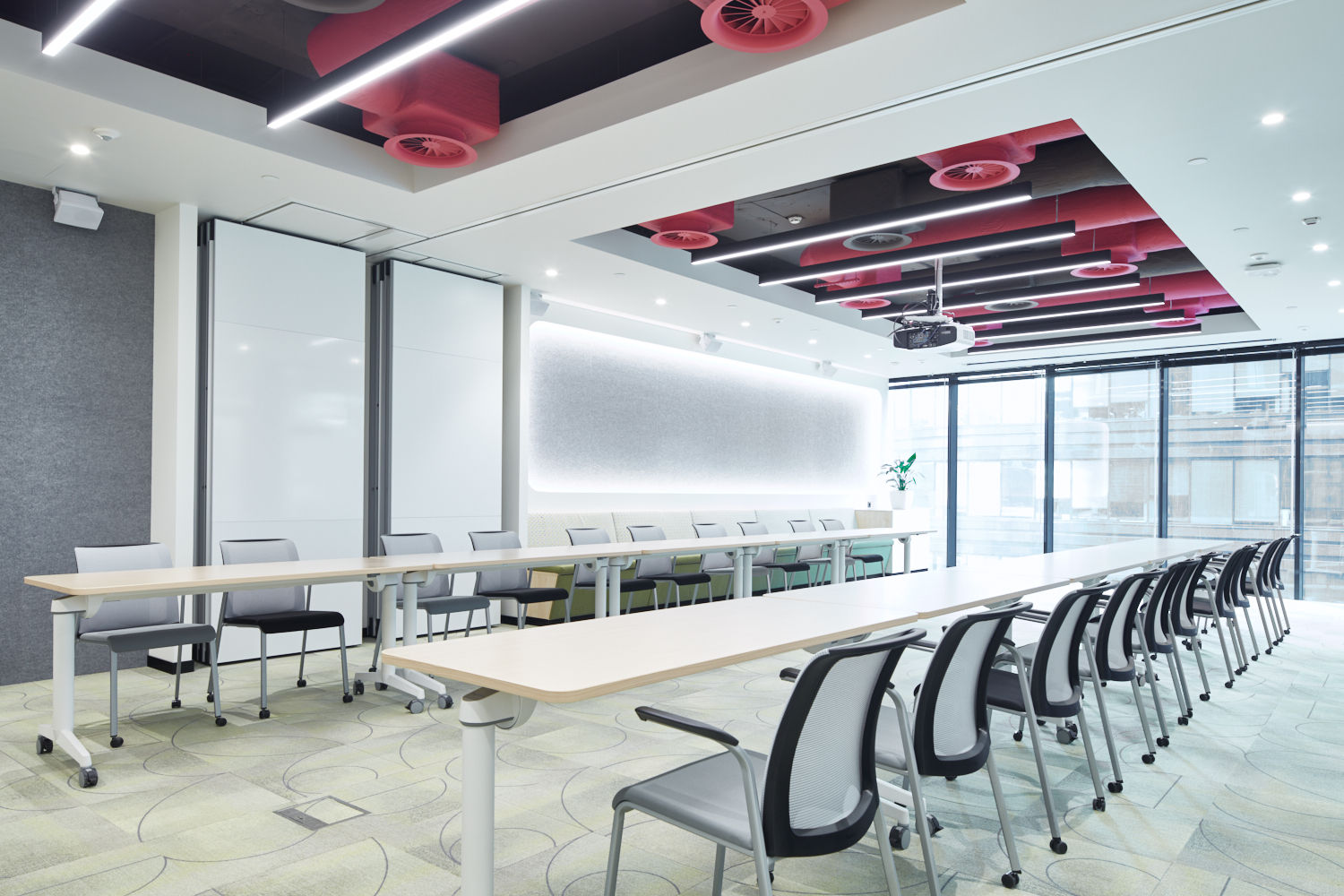 Фото Розсувні перегородки UALCOM Hufcor