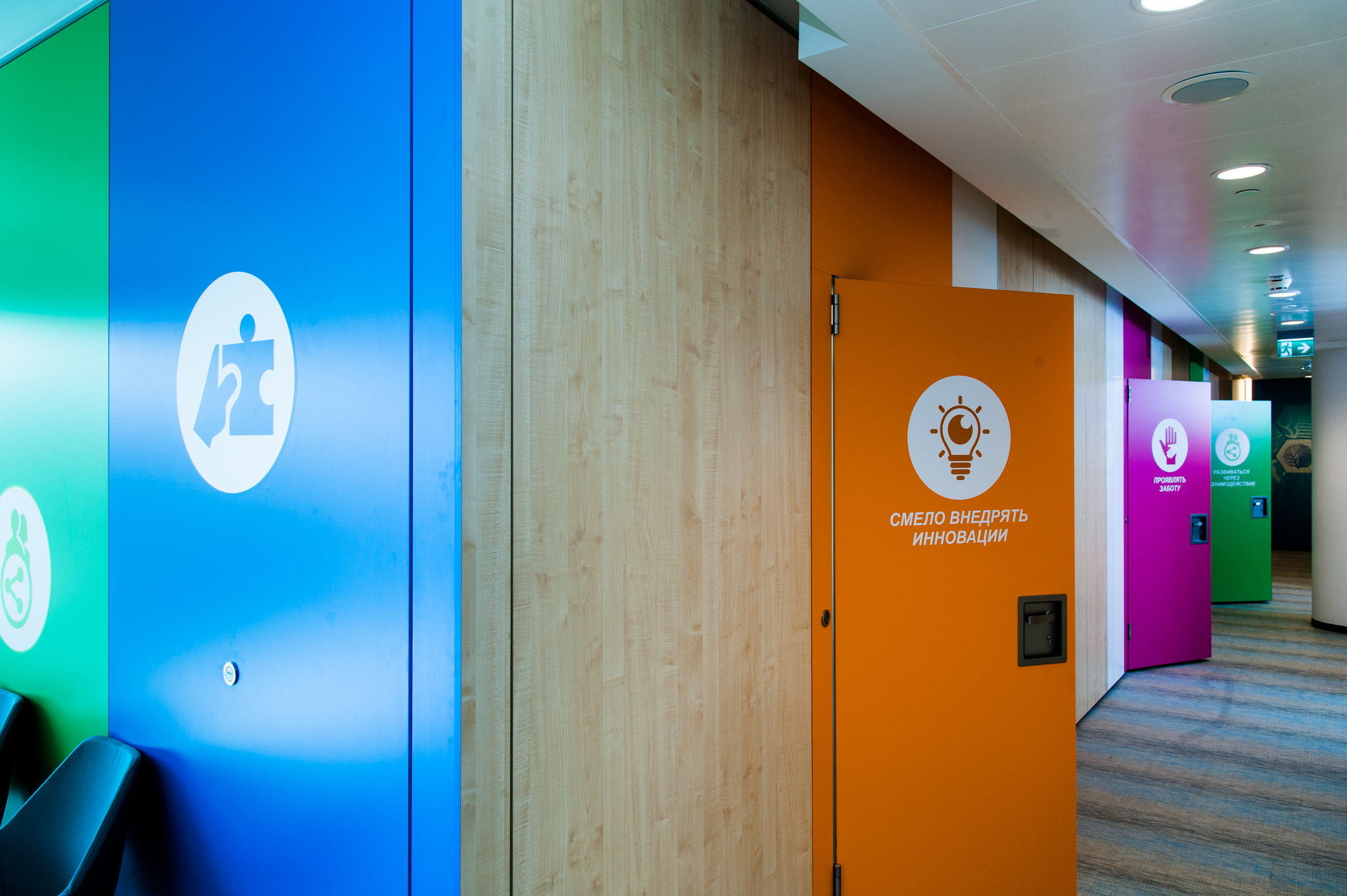 Фото Розсувні перегородки UALCOM Hufcor