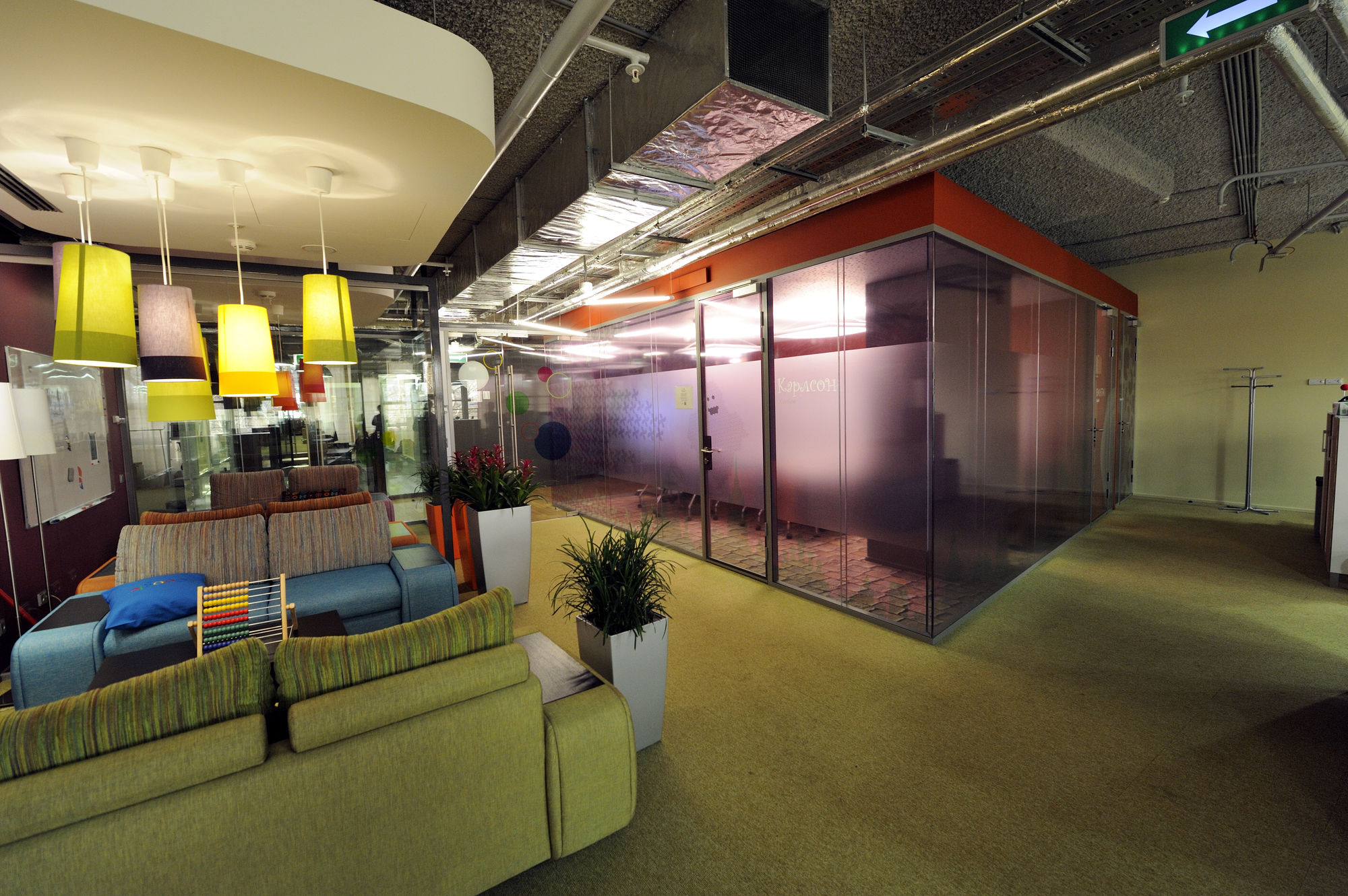 Фото Двері в алюмінієвій обв'язці