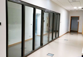 Компанія UALCOM виконала комплекс робіт по облаштуванню просторів у візовому відділі посольства Німеччини.