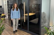 Наші акустичні кабінки вже працюють більше ніж у 100 різних офісах по всій Україні і допомагають командам мати продуктивні дзвінки, переговори та моменти тиші навіть у відкритих просторах.