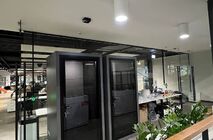 Компанія UALCOM встановила декілька одномісних акустичних кабін в офісі технологічної компанії.