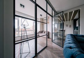 Стаціонарні перегородки в проекті Проект Anthracite Line от Tabooret Interiors Lab.