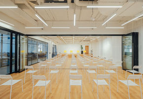 UALCOM-Standart в проекті Компанія UALCOM оформила простір нового офісу сучасного співтовариства відбулися стартап-основатетелей - LIFT99 в м.Київ.