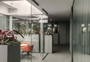 UALCOM-Twin в проекті Неймовірно стильна робота реалізована компанією UALCOM спільно з Архітектурною студією 