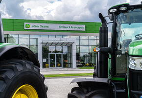 Стаціонарні перегородки в проекті Класичне оформлення офісного простору для дилера світових виробників сільгосптехніки.