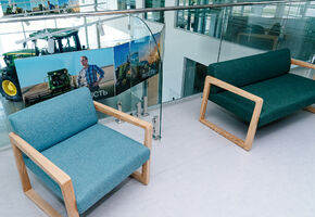 Стаціонарні перегородки в проекті Класичне оформлення офісного простору для дилера світових виробників сільгосптехніки.